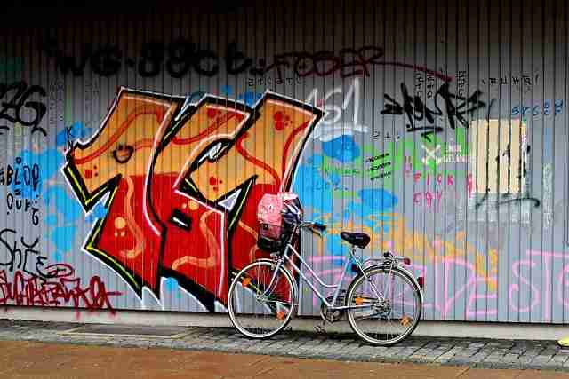 鉴黄师审核日志管理机制改革｜算法辅助下的人为判断界限追踪逻辑升级